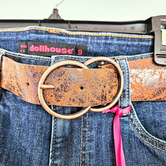 Dollhouse Junior's Denim Ripped Wide Belt Folded Hem Stretchy Mid-Waisted Shorts - Picture 4 of 6